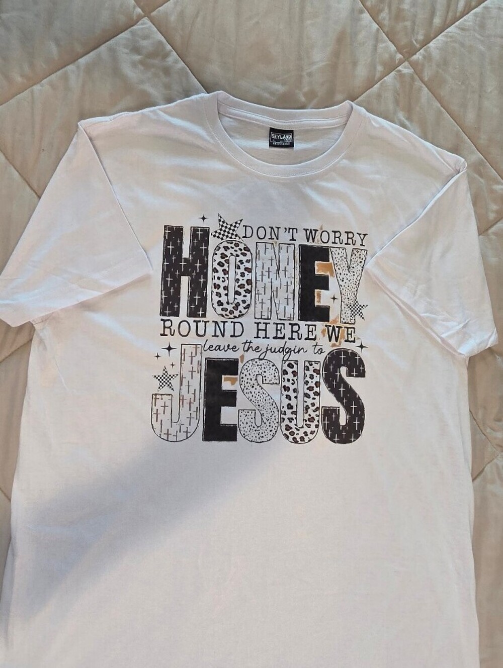 NWOT White Graphic T-Shirt with 'Honey Jesus' Print sz L